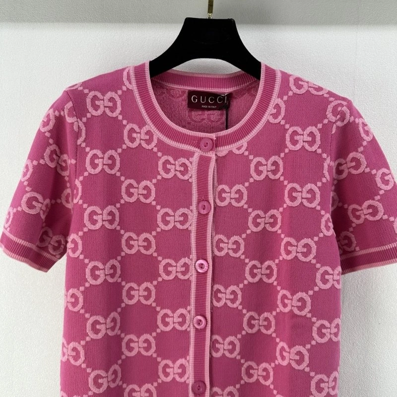 Sleek Gucci T-Shirts 124352