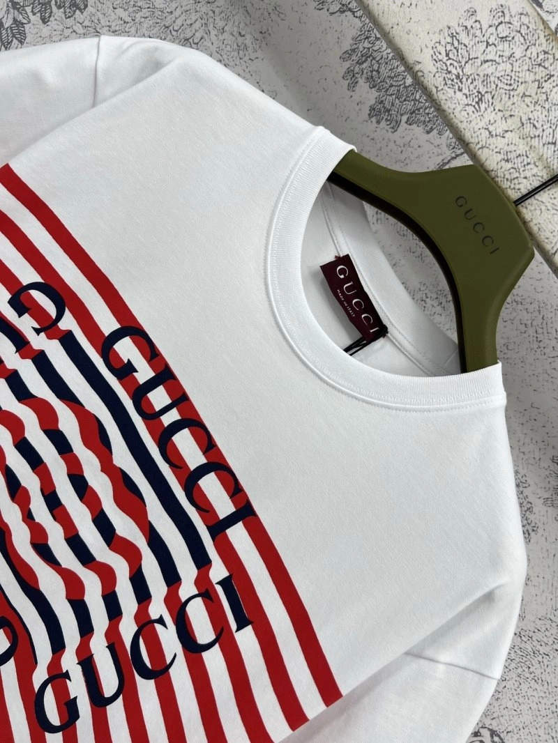 Gucci T-Shirts Sleek 124330