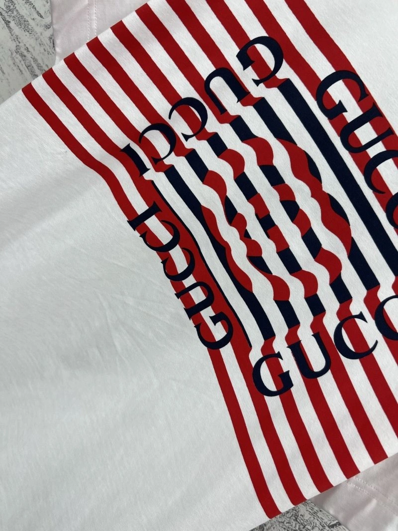 Gucci T-Shirts Sleek 124330