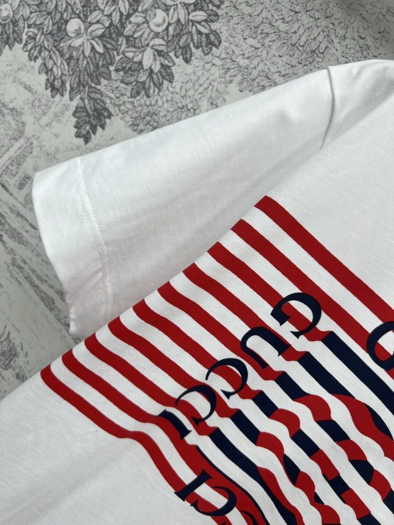 Gucci T-Shirts Sleek 124330