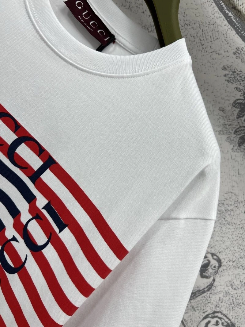 Gucci T-Shirts Sleek 124330