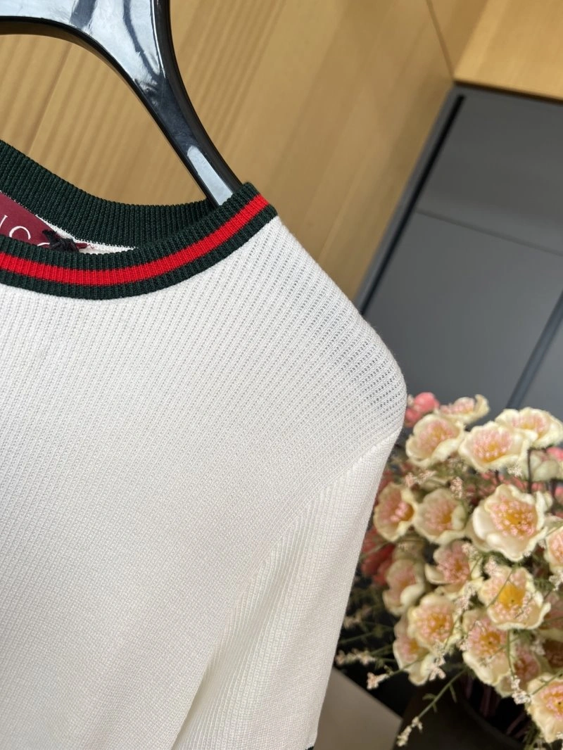 Versatile Gucci T-Shirts 124315