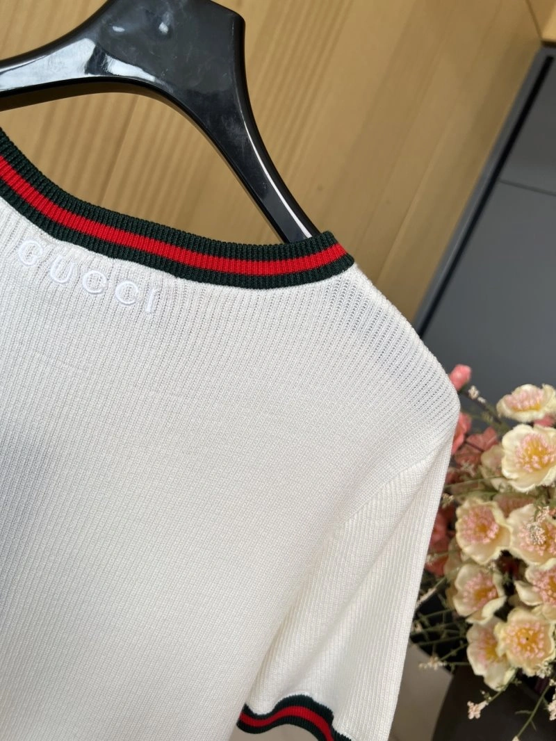 Versatile Gucci T-Shirts 124315