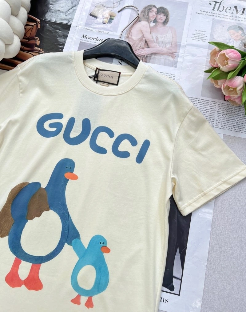 Gucci T-Shirts Bright 124311