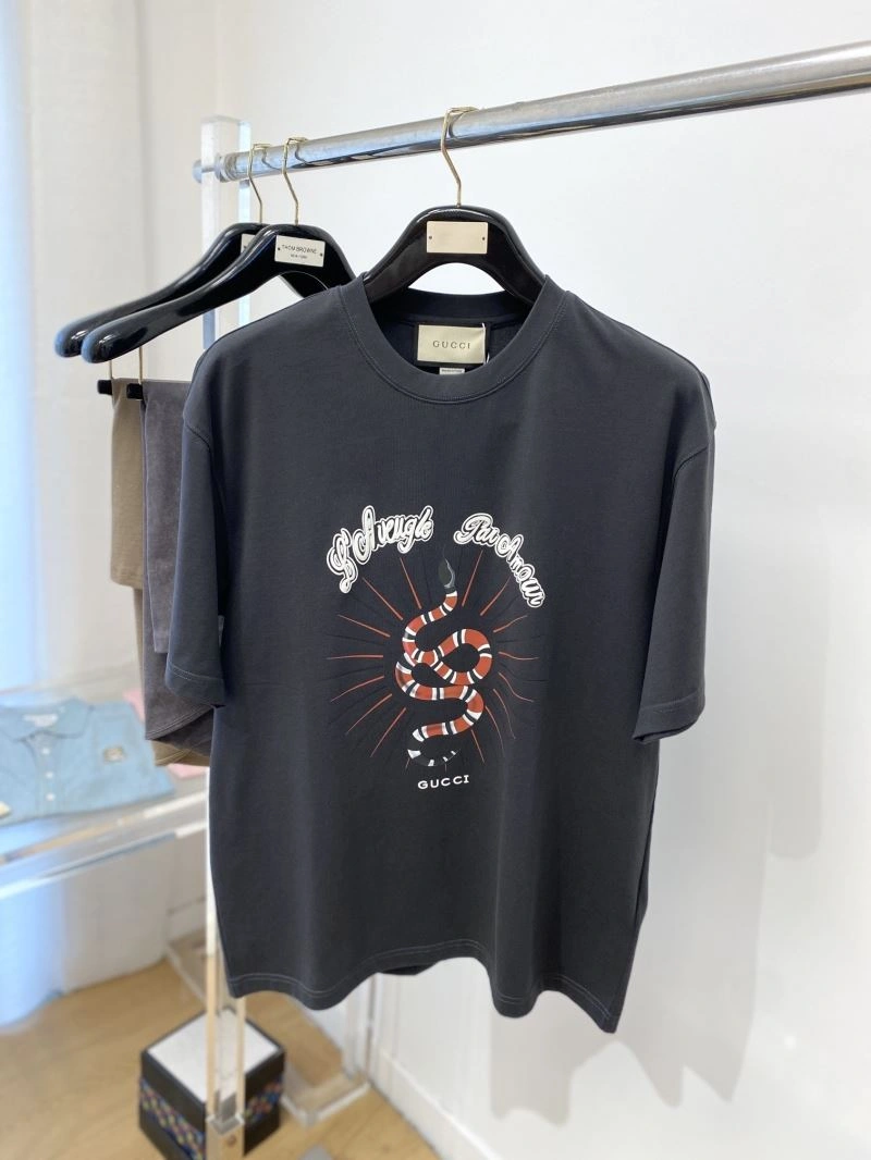 Unisex Gucci T-Shirts 126990