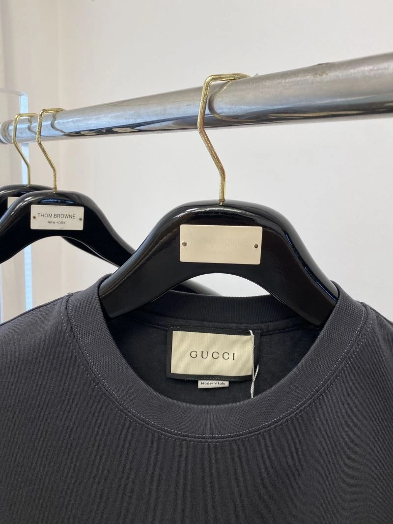 Unisex Gucci T-Shirts 126990