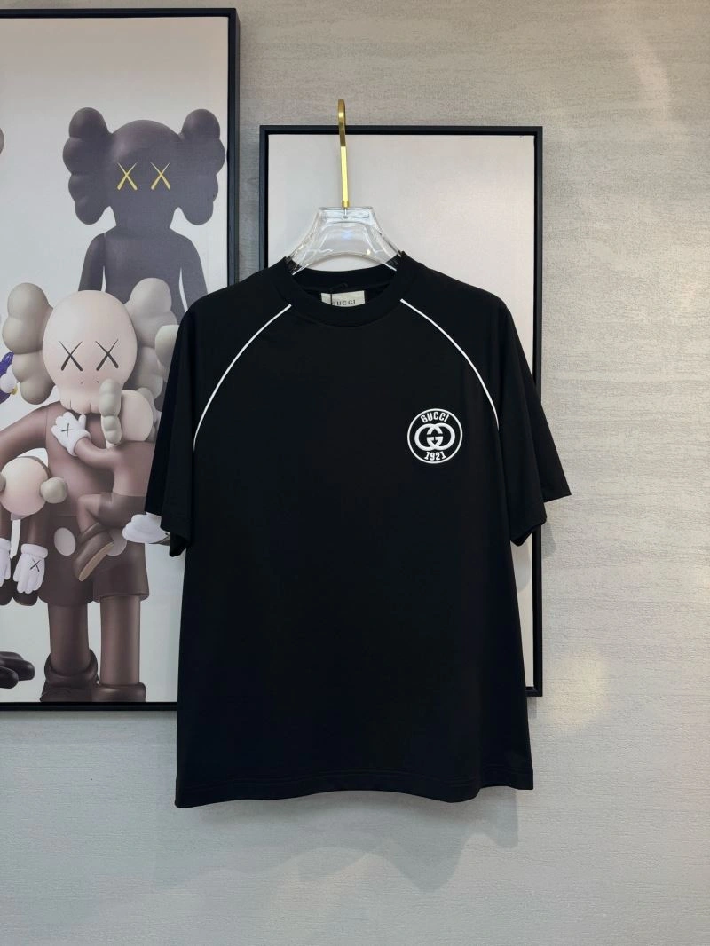 Sleek Gucci T-Shirts 126696