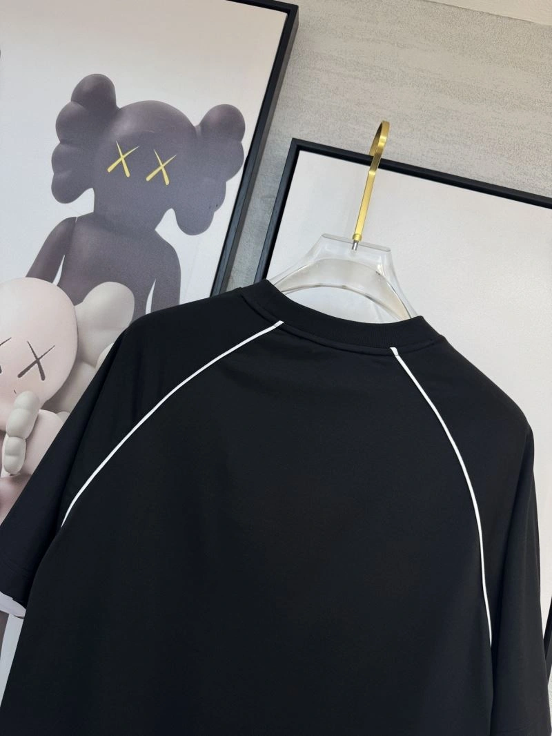 Sleek Gucci T-Shirts 126696