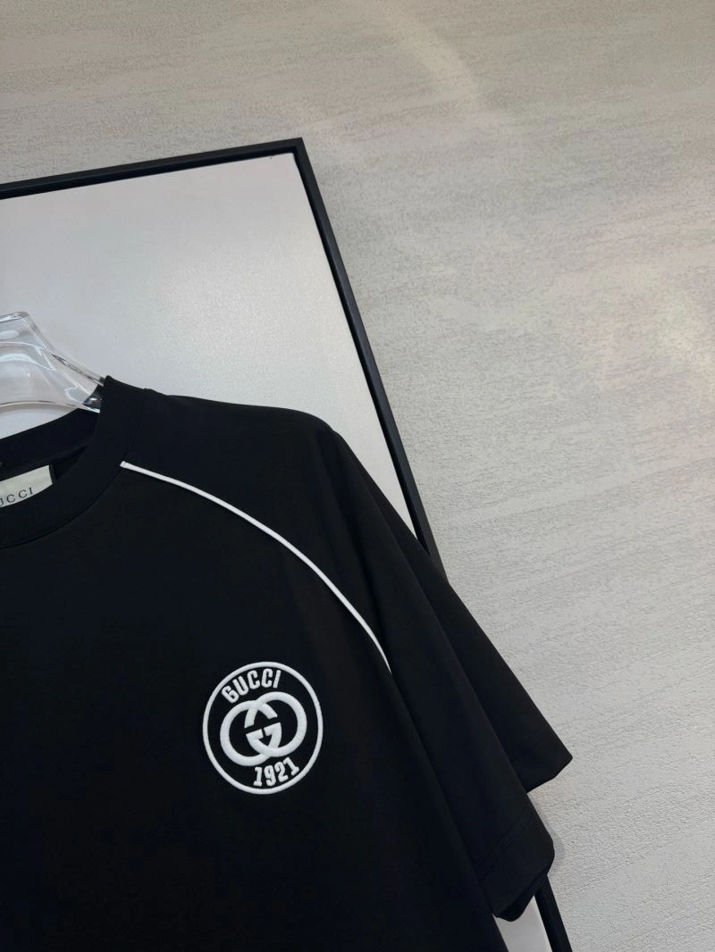 Sleek Gucci T-Shirts 126696