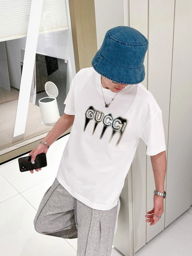 Tailored Gucci T-Shirts 126687