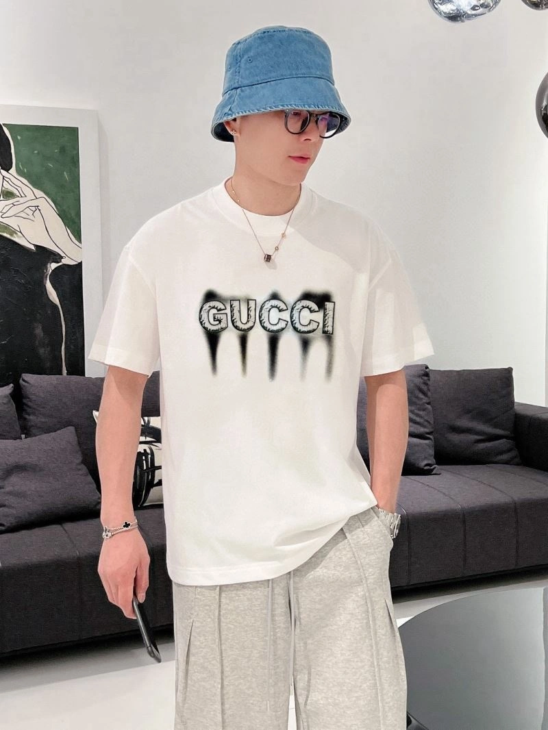 Tailored Gucci T-Shirts 126687