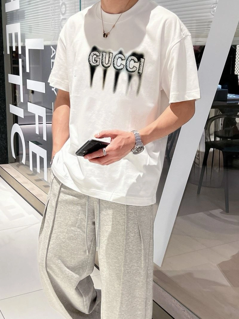 Tailored Gucci T-Shirts 126687