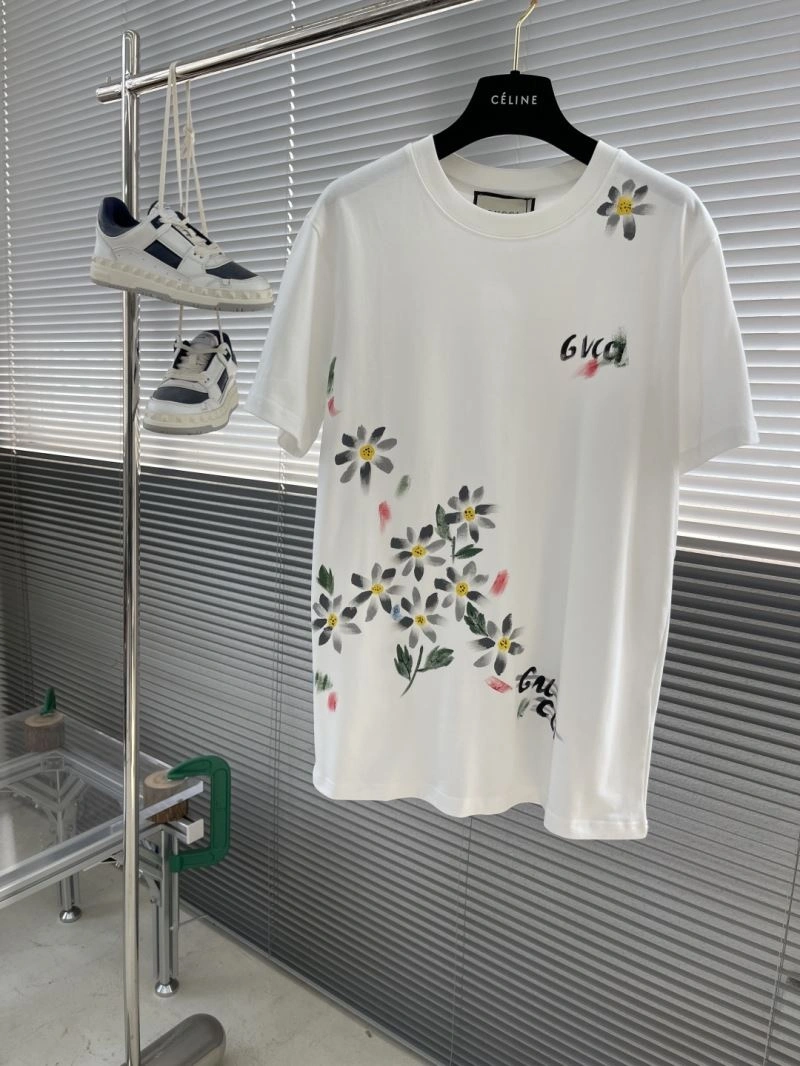 Lightweight Gucci T-Shirts 126605