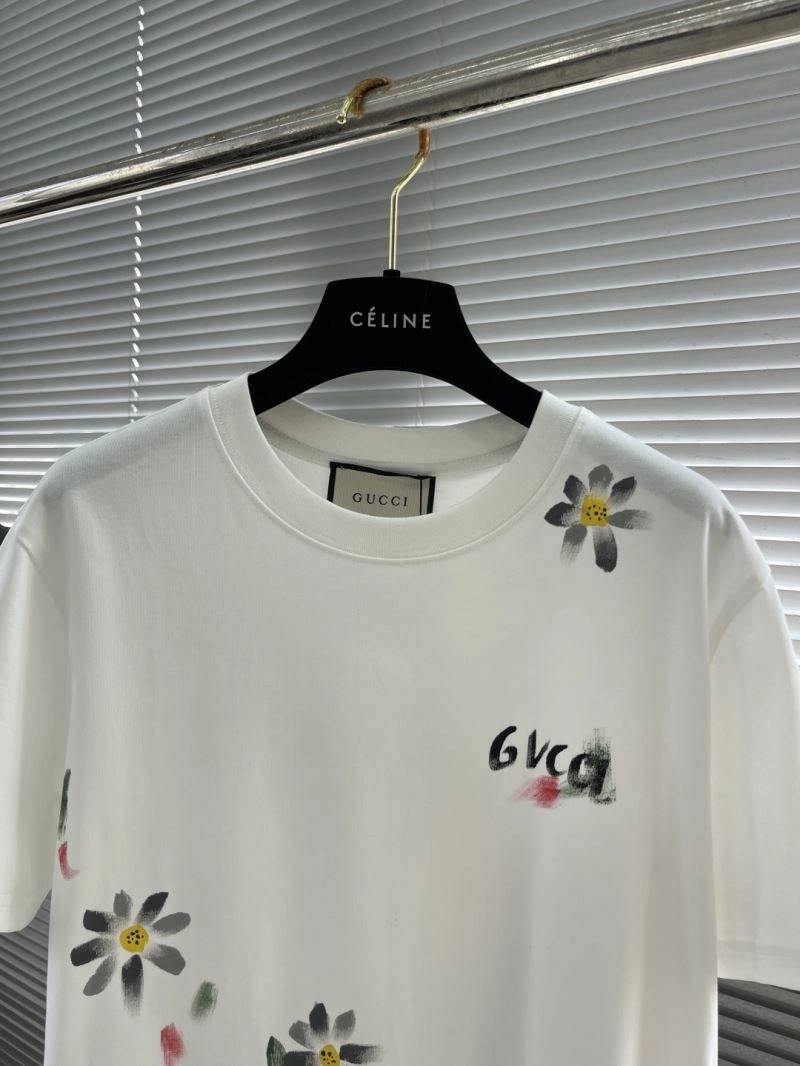Lightweight Gucci T-Shirts 126605