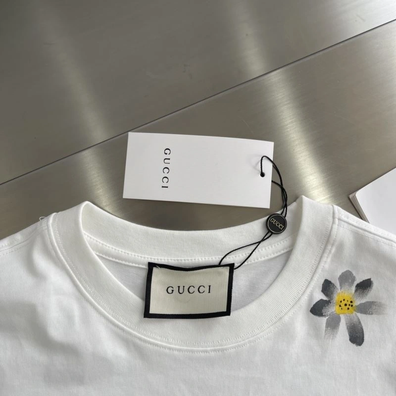 Lightweight Gucci T-Shirts 126605