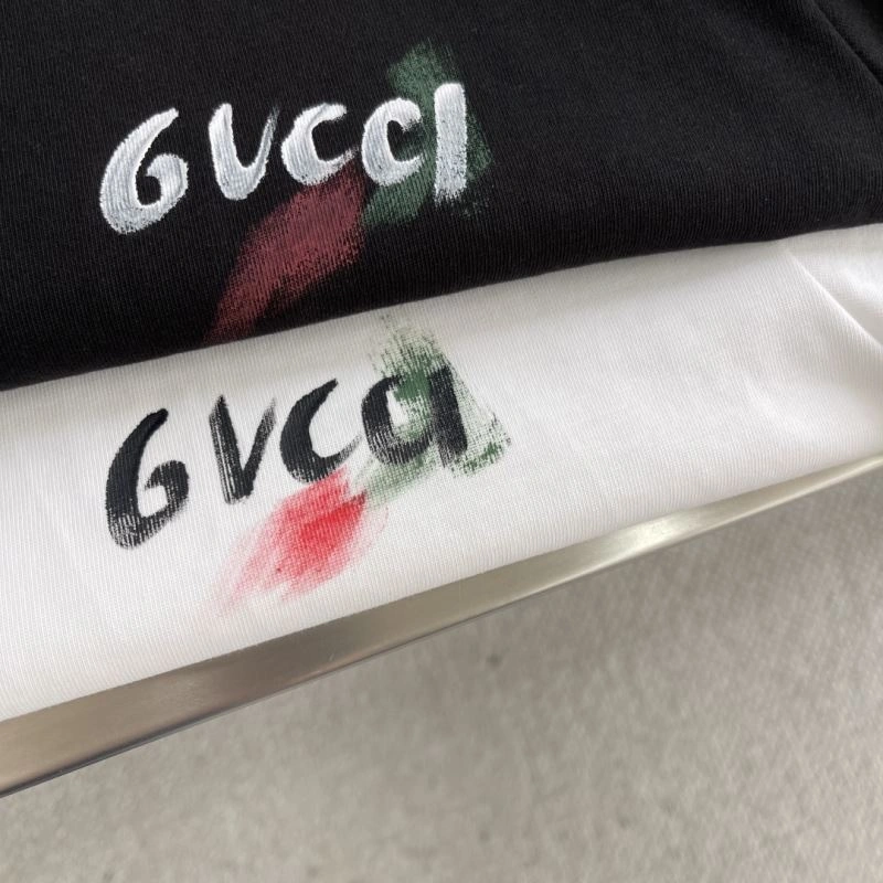 Lightweight Gucci T-Shirts 126605