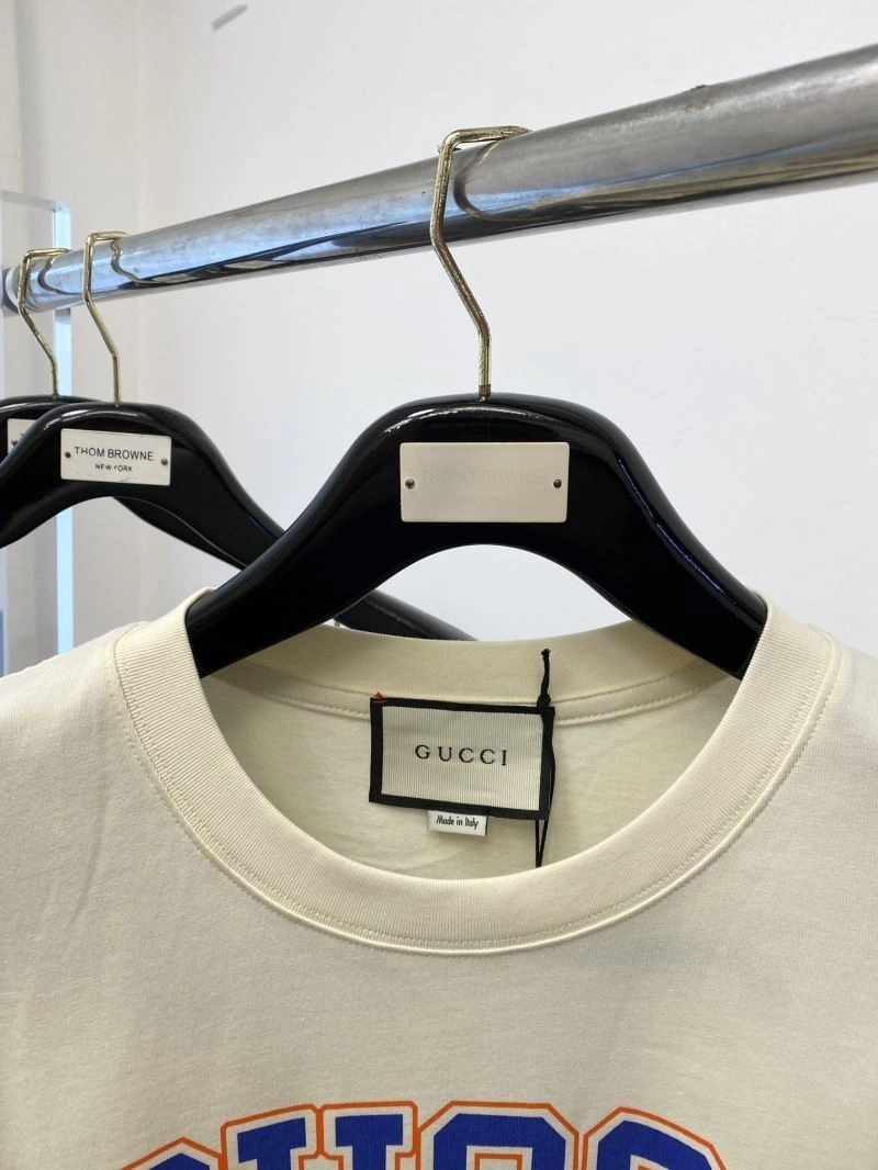 Versatile Gucci T-Shirts 126561