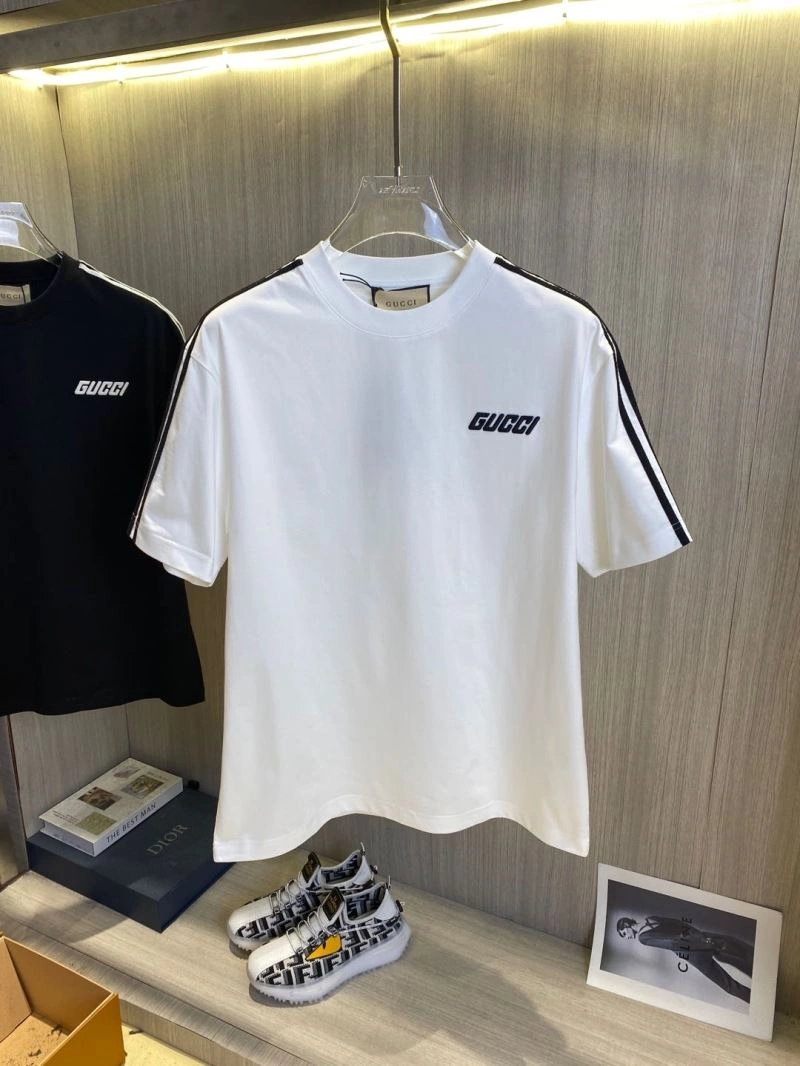 Sporty Gucci T-Shirts 126571