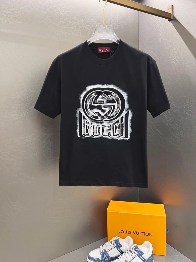 Bold Gucci T-Shirts 126528