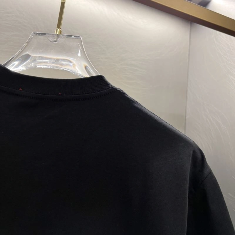 Bold Gucci T-Shirts 126528