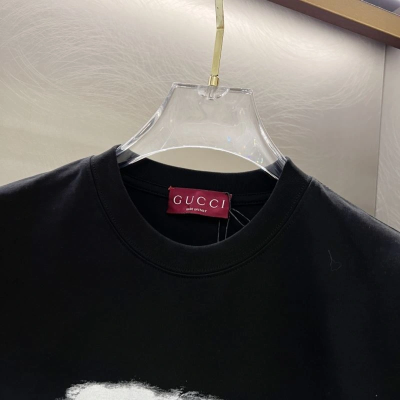 Bold Gucci T-Shirts 126528