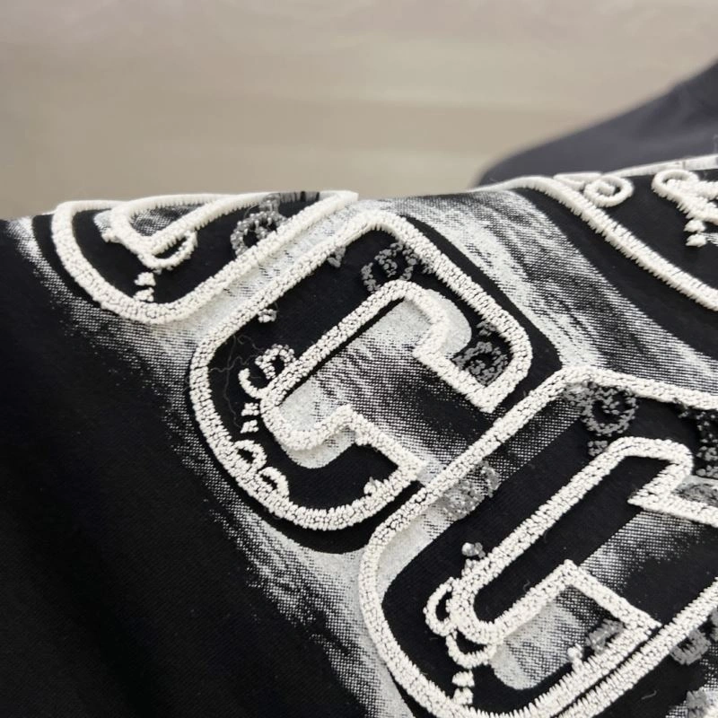 Bold Gucci T-Shirts 126528