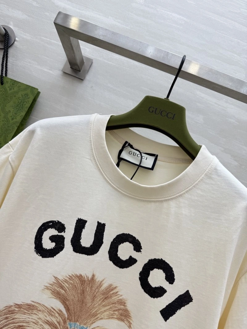 Bold Gucci T-Shirts 124830