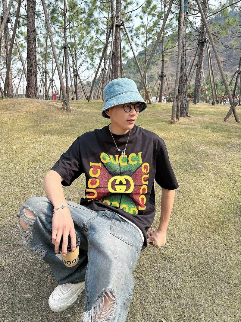 Sporty Gucci T-Shirts 126242