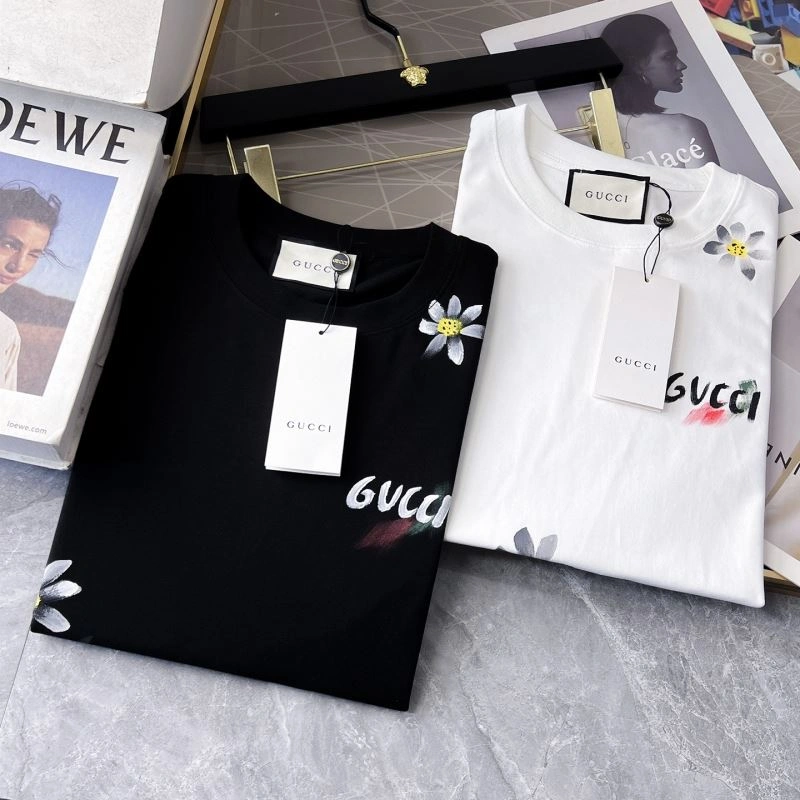Seasonal Gucci T-Shirts 126157
