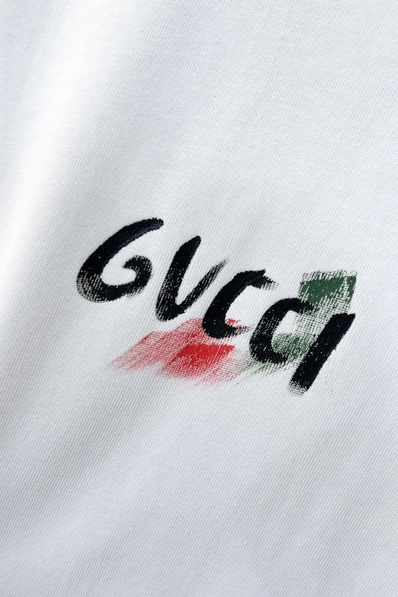 Seasonal Gucci T-Shirts 126157
