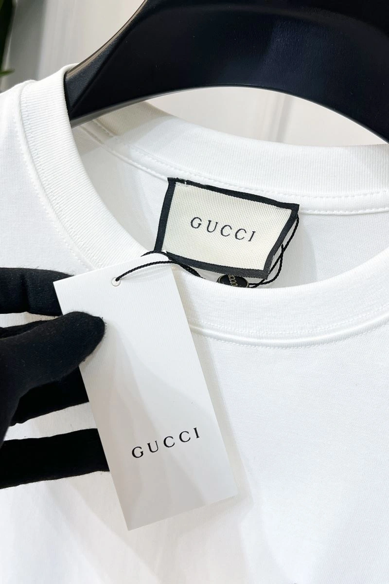 Seasonal Gucci T-Shirts 126157