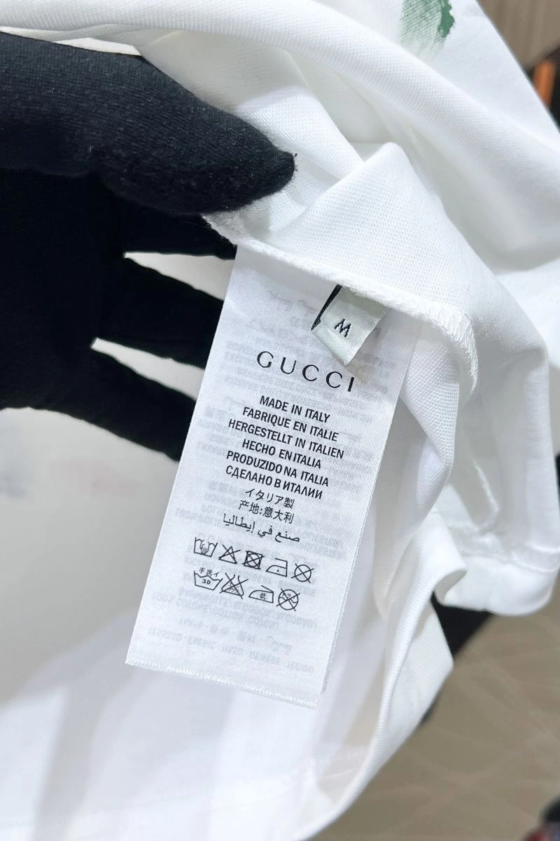 Seasonal Gucci T-Shirts 126157