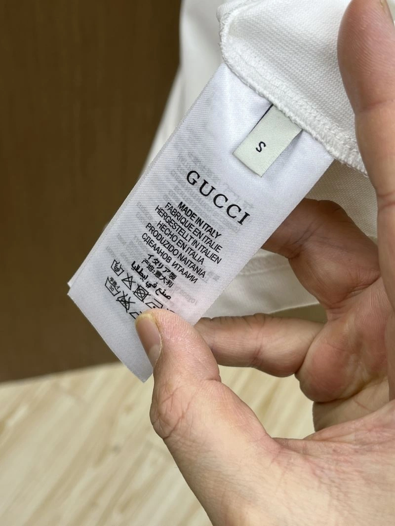 Elegant Gucci T-Shirts 126139