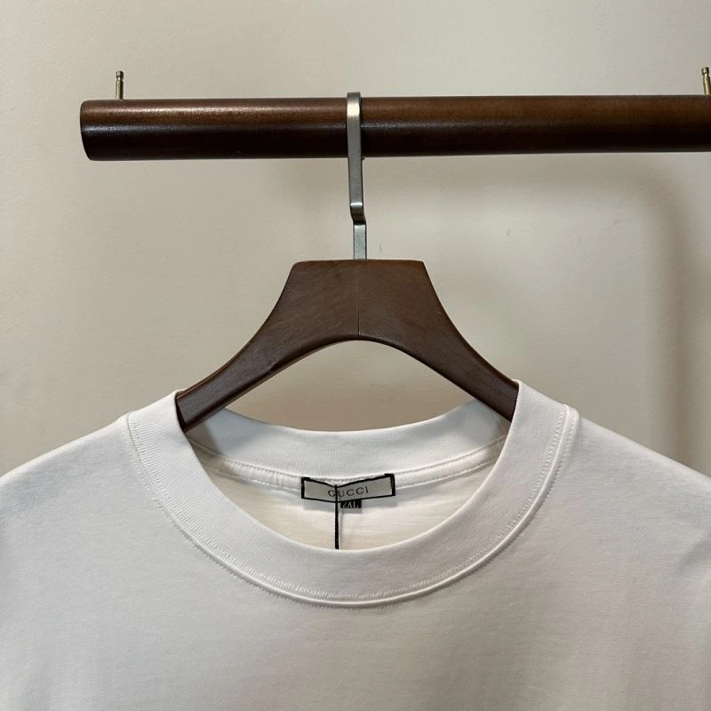 Elegant Gucci T-Shirts 126104