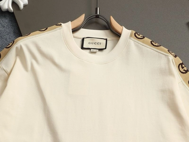 Vibrant Gucci T-Shirts 126038