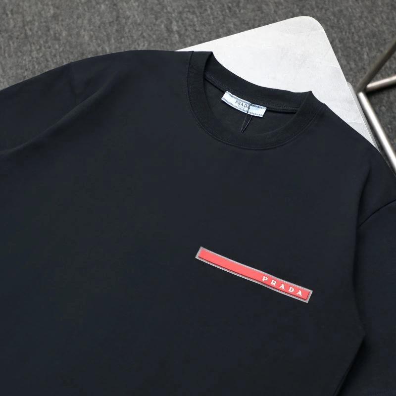 Sleek Gucci T-Shirts 126036