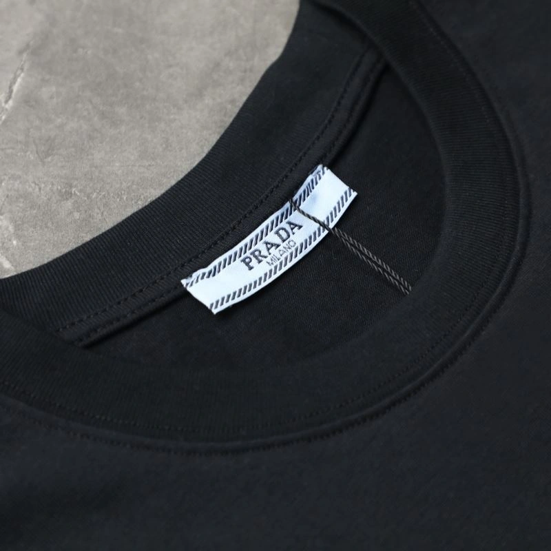 Sleek Gucci T-Shirts 126036