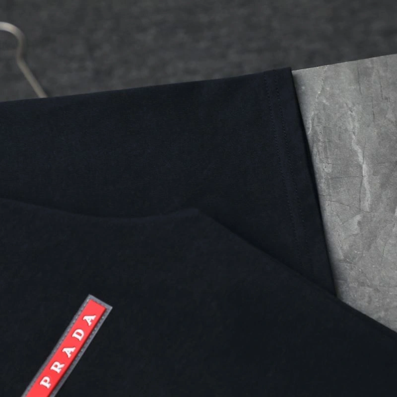 Sleek Gucci T-Shirts 126036