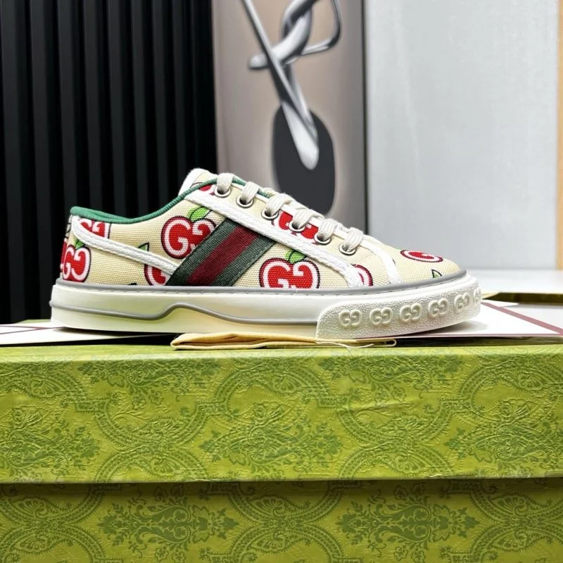 Gucci Tennis Versatile 25182