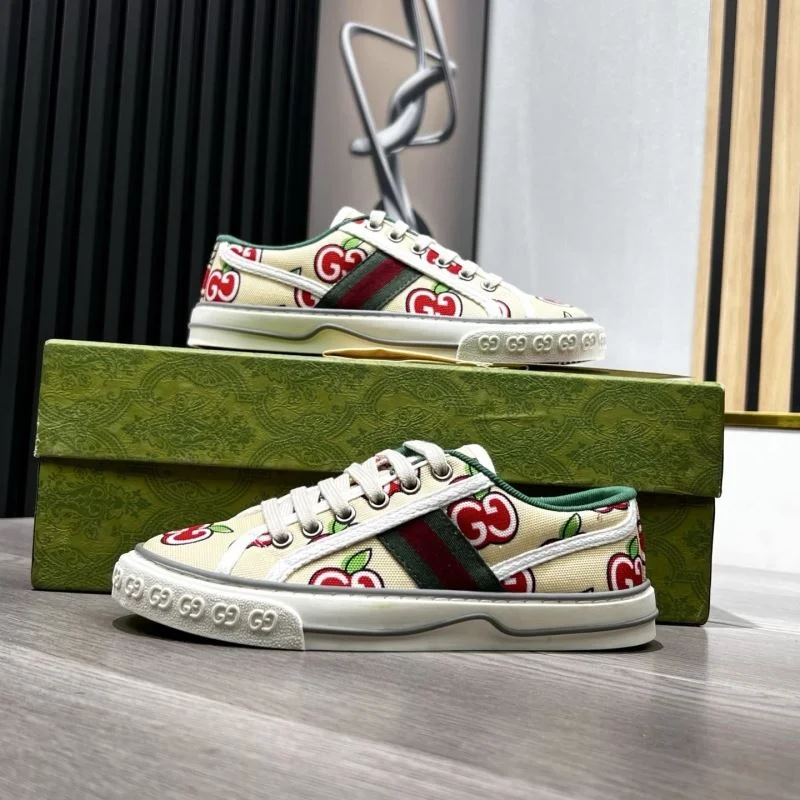 Gucci Tennis Versatile 25182