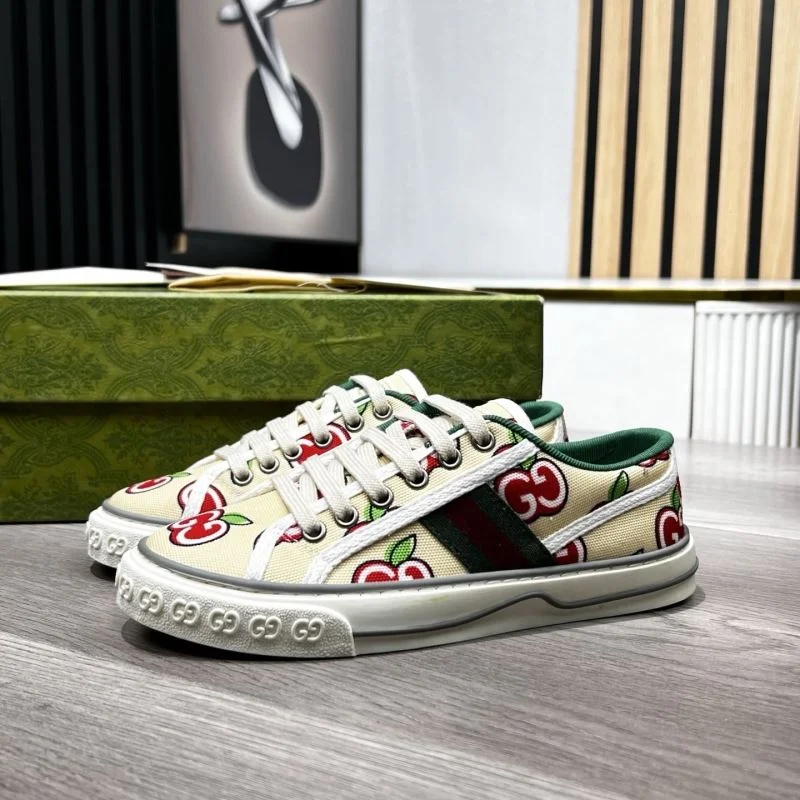 Gucci Tennis Versatile 25182