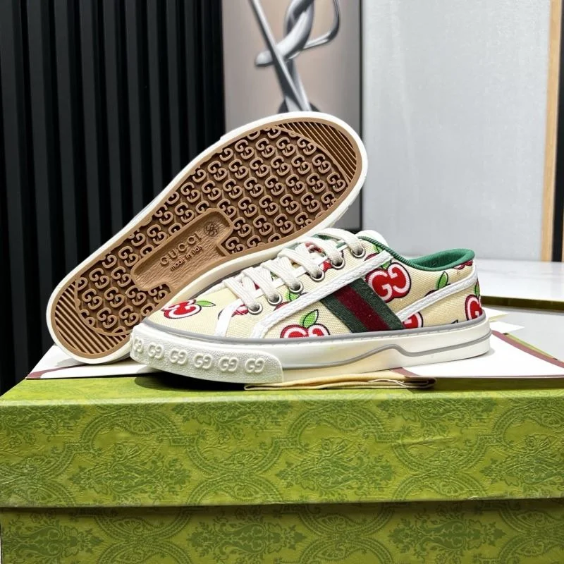 Gucci Tennis Versatile 25182