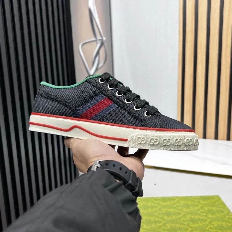 WrinkleFree Gucci Tennis 25285