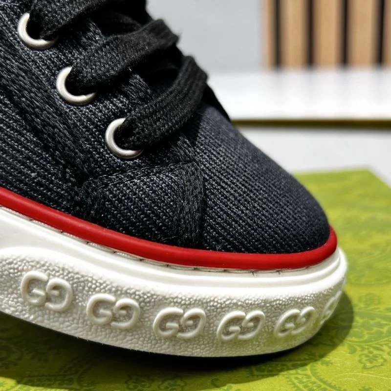 WrinkleFree Gucci Tennis 25285