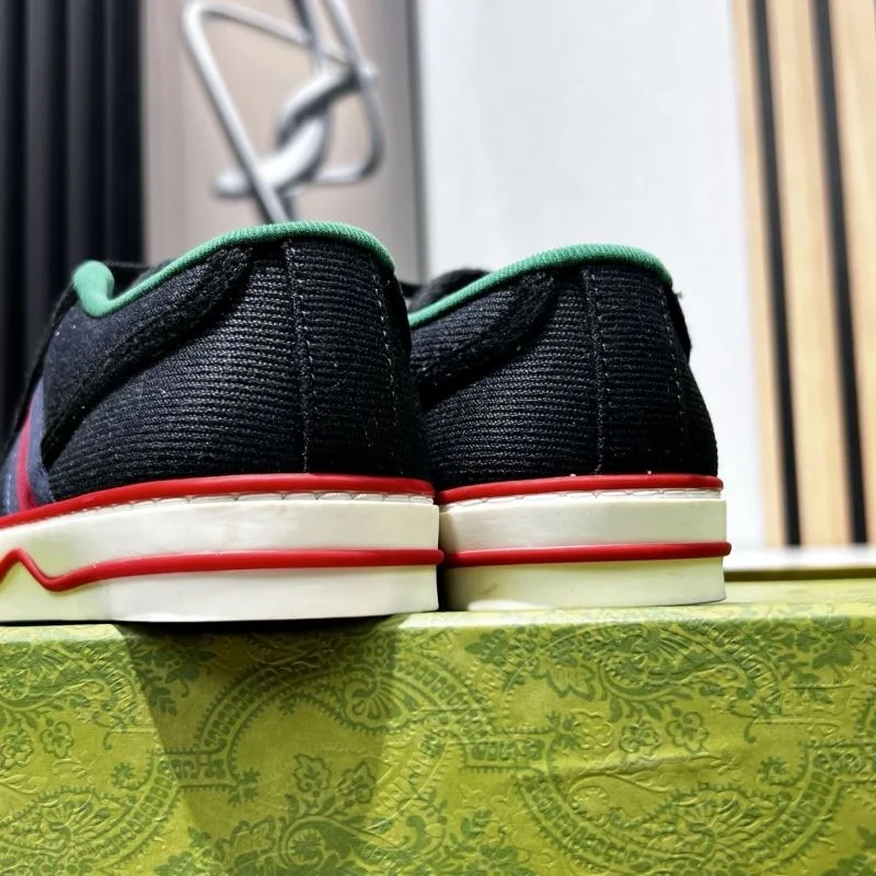 WrinkleFree Gucci Tennis 25285