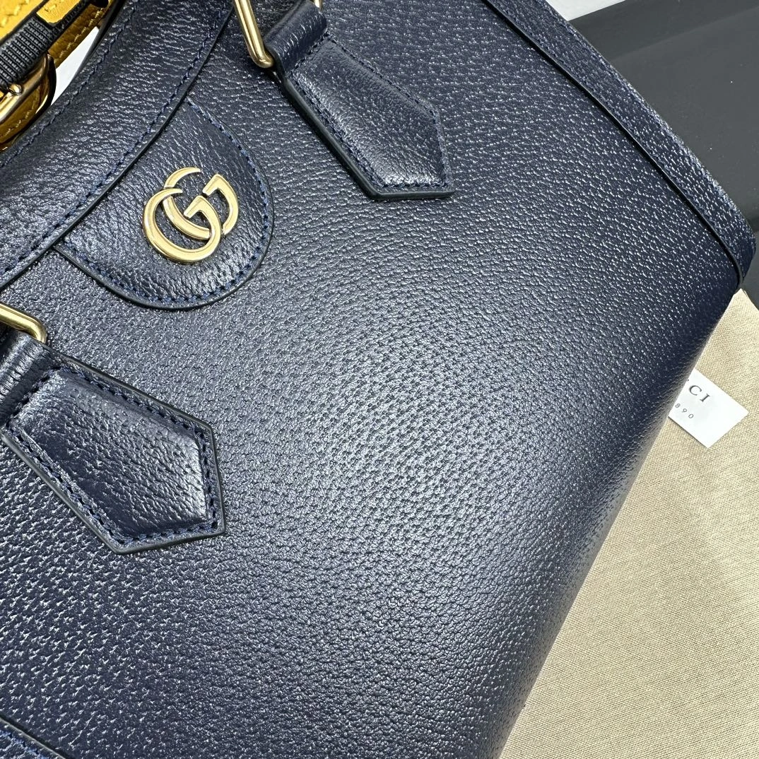 Lightweight Gucci Top Handle Bags 67381