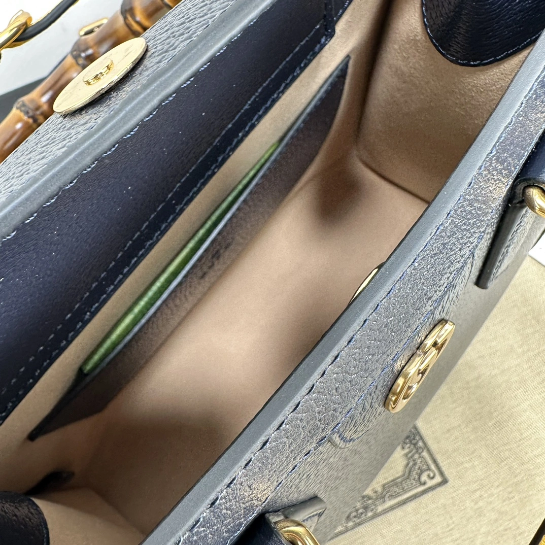 Lightweight Gucci Top Handle Bags 67381
