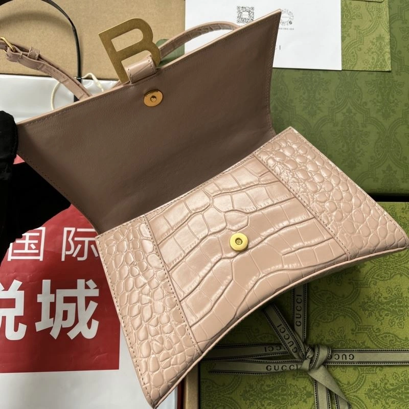 Neat Gucci Top Handle Bags 74417