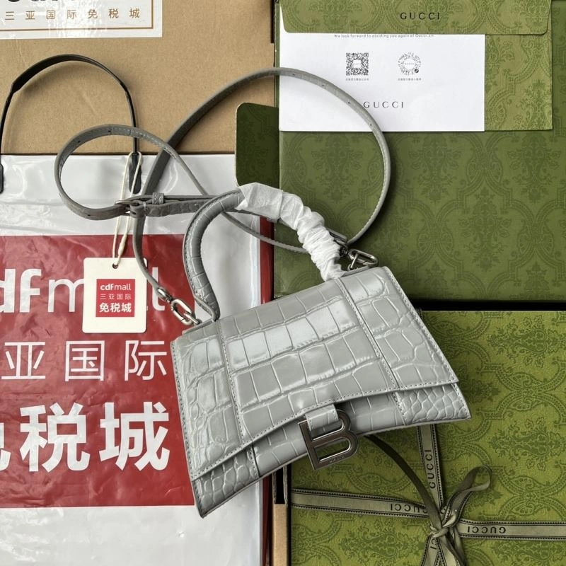Sporty Gucci Top Handle Bags 74412