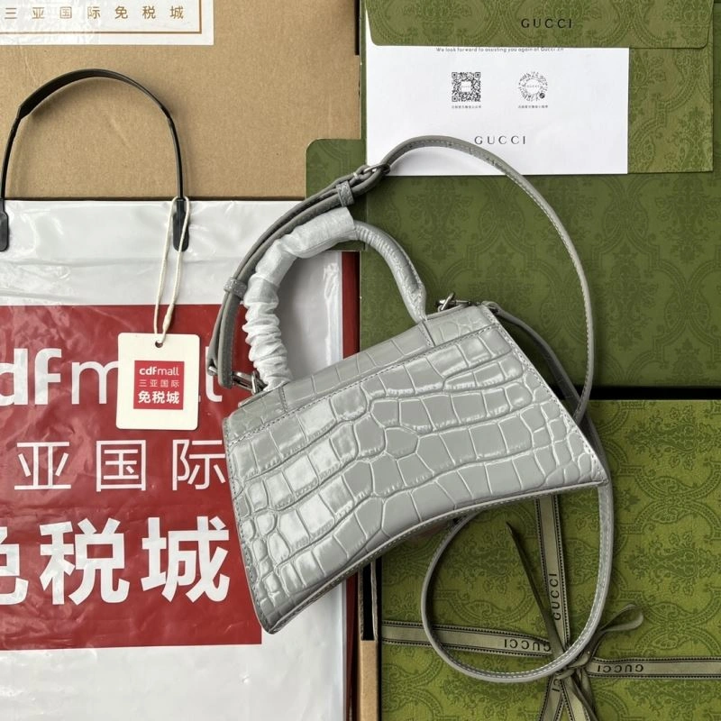 Sporty Gucci Top Handle Bags 74412